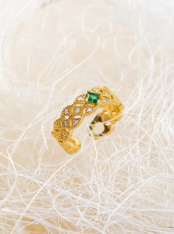 Green Diamond Textured Ring